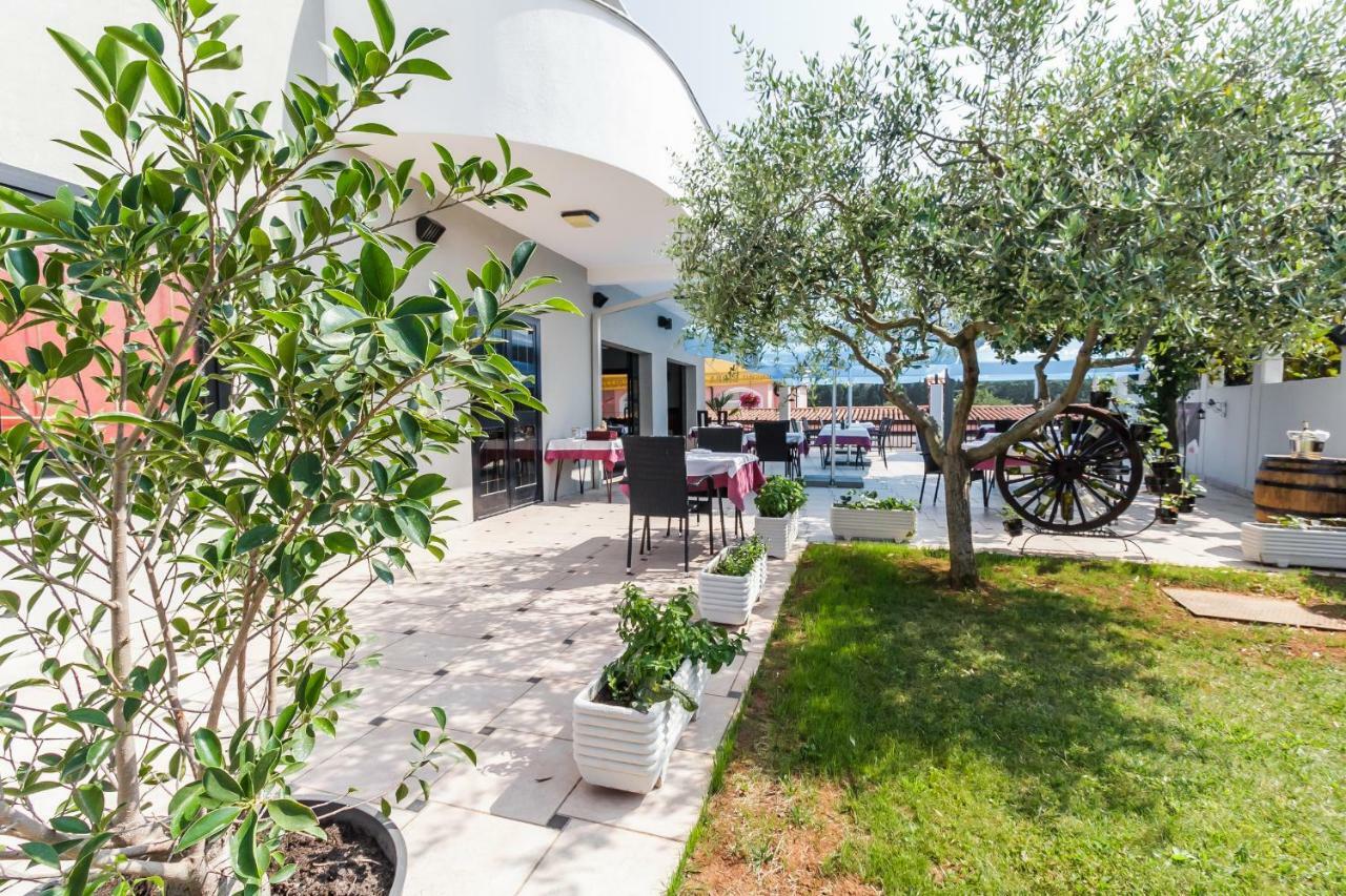 Apartments El Faro Савудрия Екстериор снимка