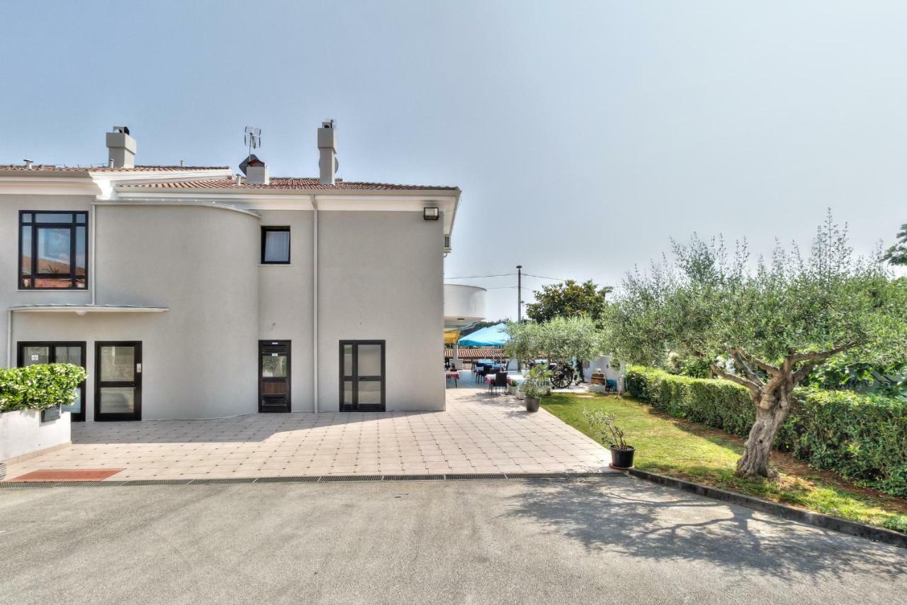 Apartments El Faro Савудрия Екстериор снимка