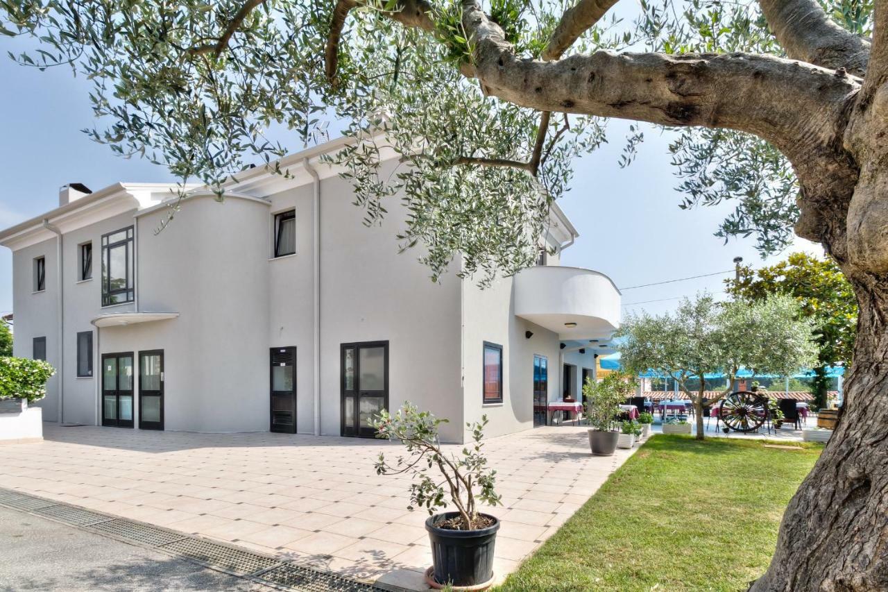 Apartments El Faro Савудрия Екстериор снимка
